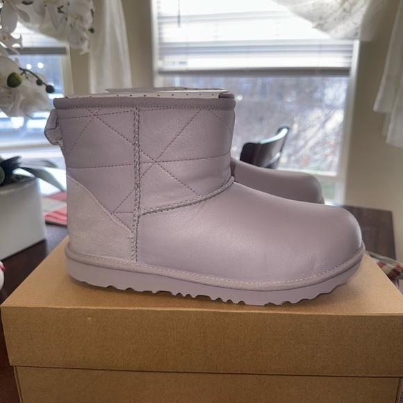UGG Kids Classic Mini Pearlized boots size 6 new - Picture 6 of 9